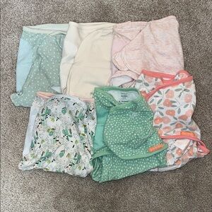 Six (6) Baby SwaddleMe Swaddles